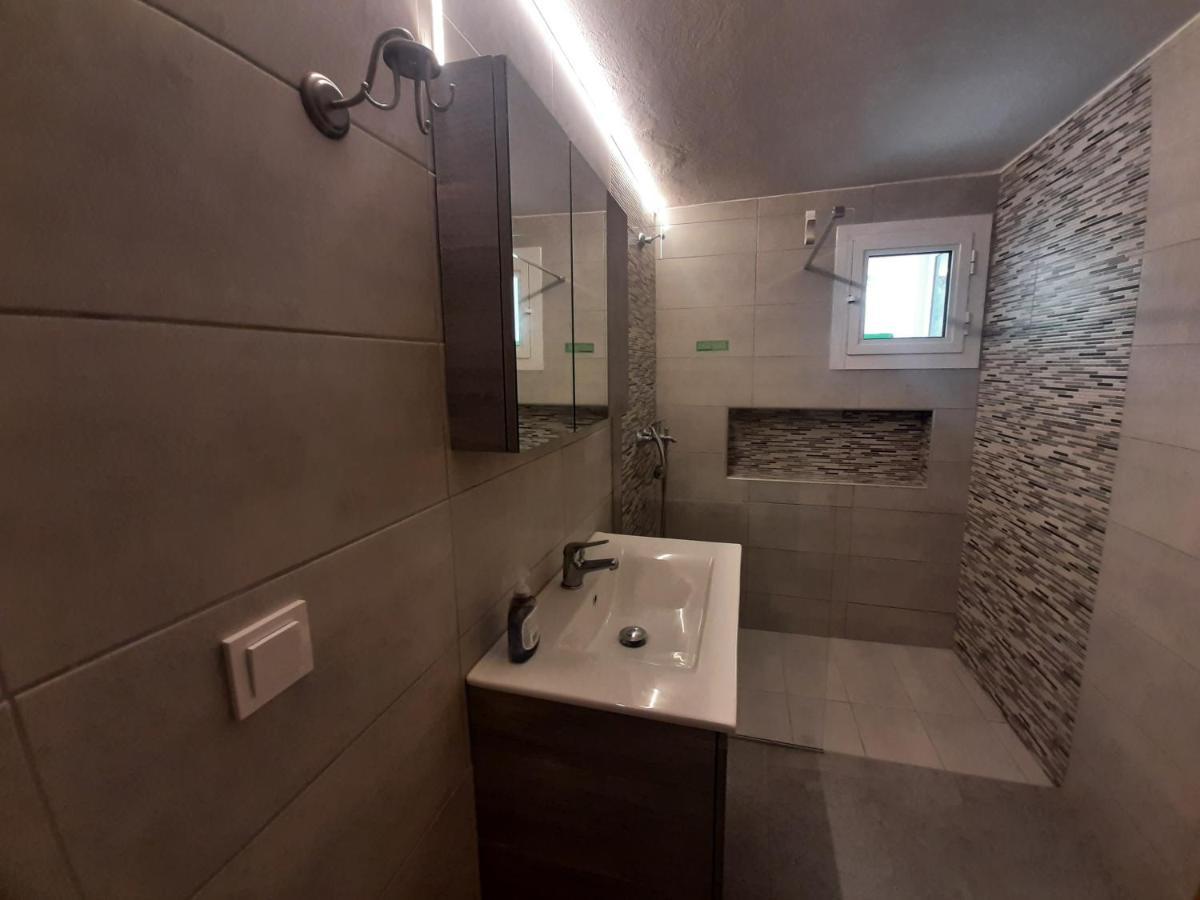 Art House Apartment Kos Town Luaran gambar