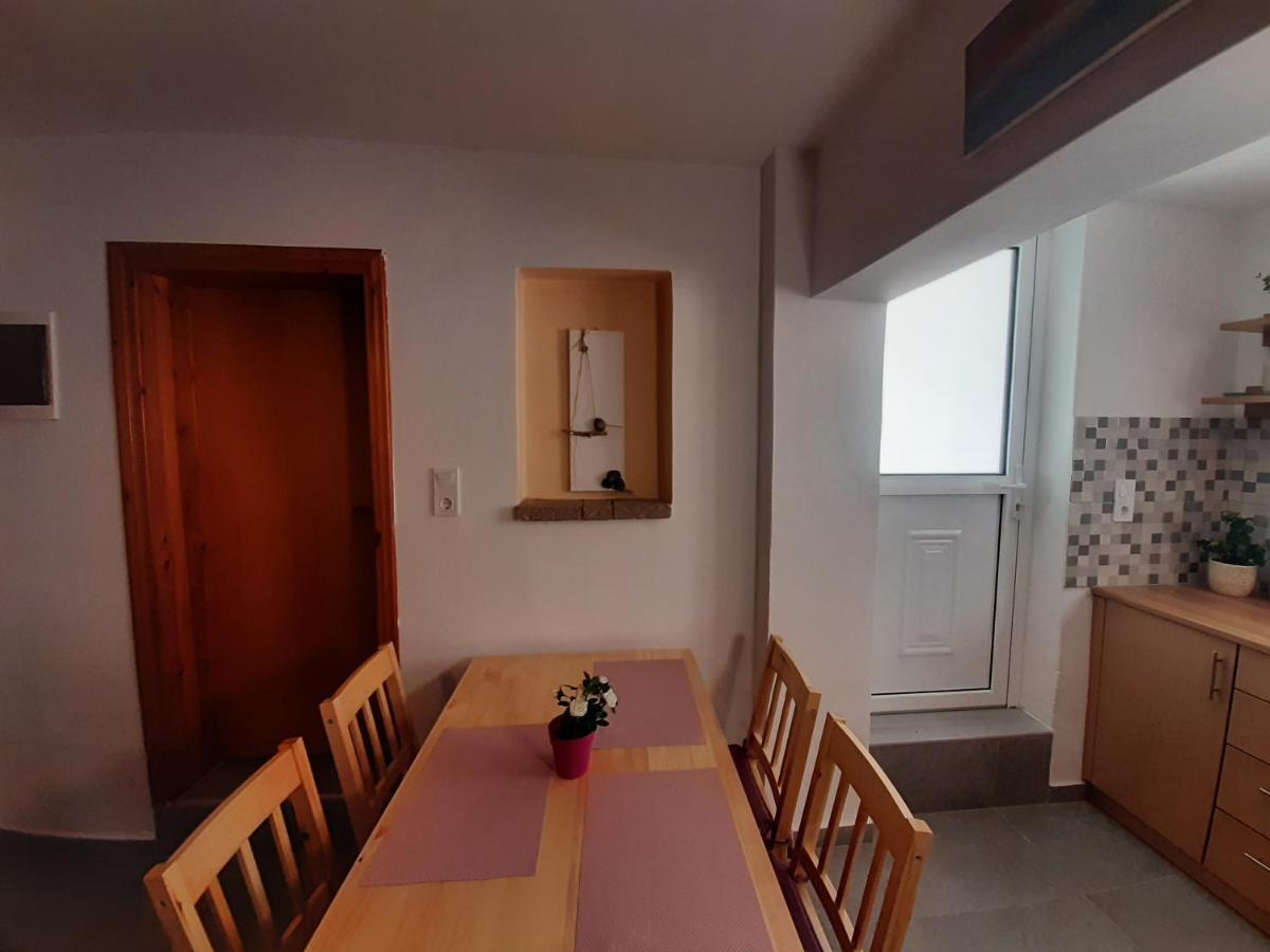 Art House Apartment Kos Town Luaran gambar